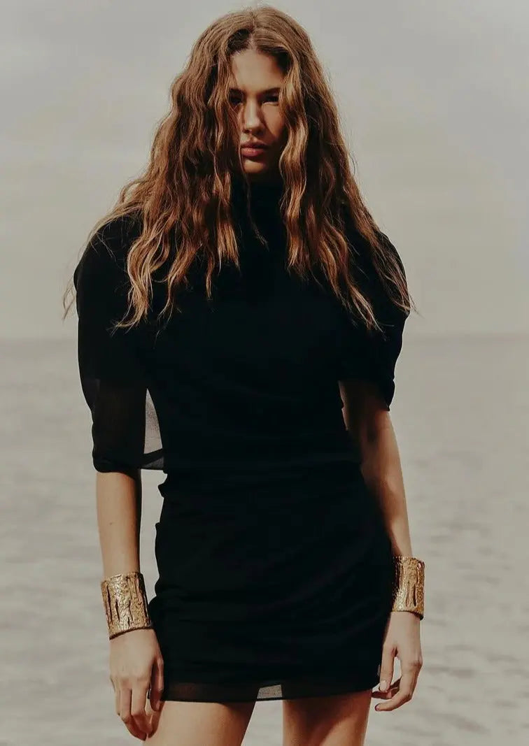 Carmen | Zwarte Drapé-Minikleed met Hoge Schouderpartij