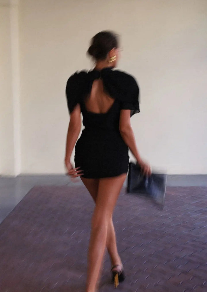 Carmen | Zwarte Drapé-Minikleed met Hoge Schouderpartij