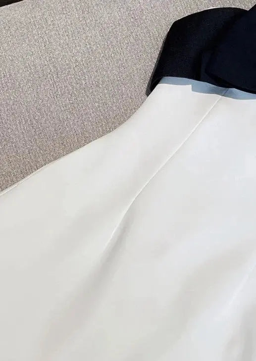 Eloise | Witte Minidress met Zwarte Strik & Carmen-Uitsnijding