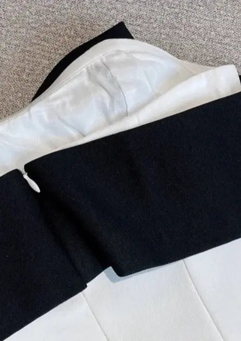 Eloise | Witte Minidress met Zwarte Strik & Carmen-Uitsnijding